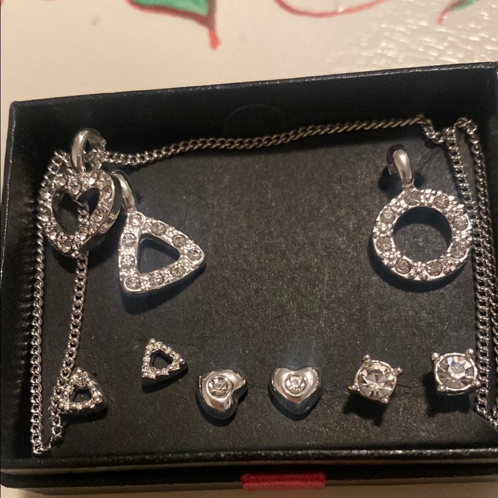 Avon interchangeable 4 earrings sets 3 pendants and chain .